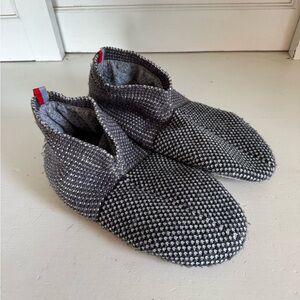 Bombas men’s gray Gripper Slippers size xl (us shoe sizes 13 - 15
